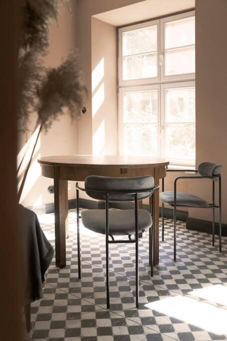 Elegant Apartment In The City Center ヴロツワフ エクステリア 写真