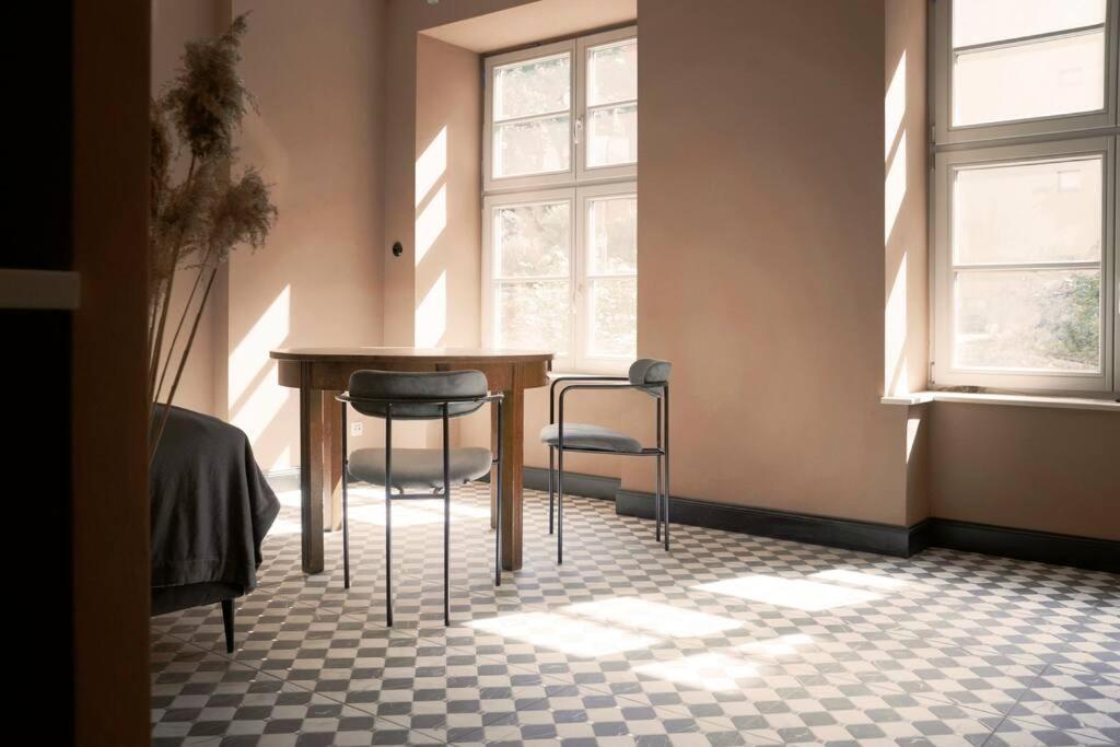Elegant Apartment In The City Center ヴロツワフ エクステリア 写真