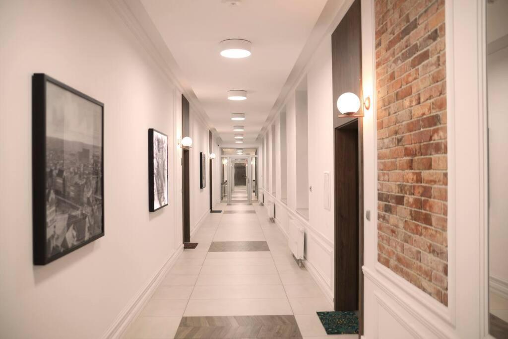 Elegant Apartment In The City Center ヴロツワフ エクステリア 写真